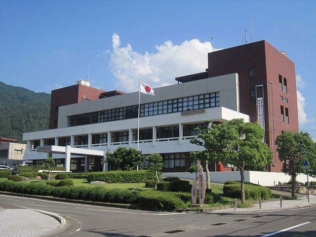 近くの若狭町役場まで980m(徒歩13分)