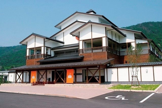 近くのみかた温泉まで830m(徒歩11分)