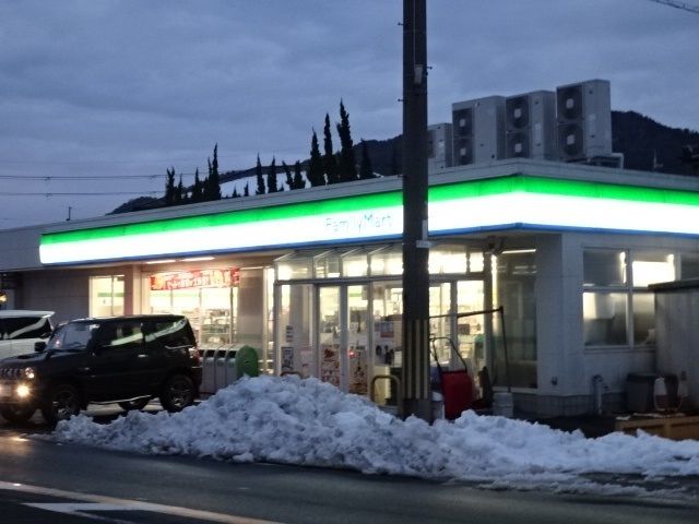 近くのファミリーマート三方鳥浜店まで91m(徒歩2分)