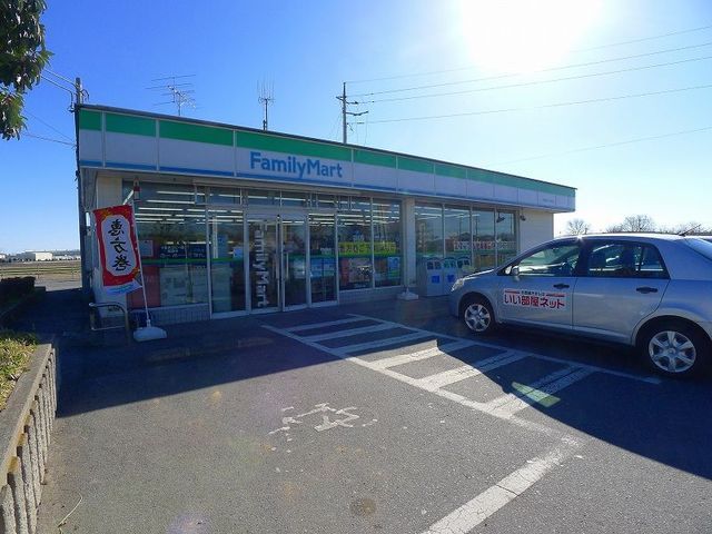 近くのファミリーマート日野屋千代田店まで600m（徒歩8分）