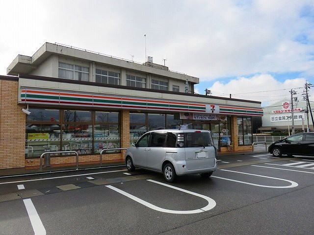近くのセブンイレブンまで450m（徒歩6分）