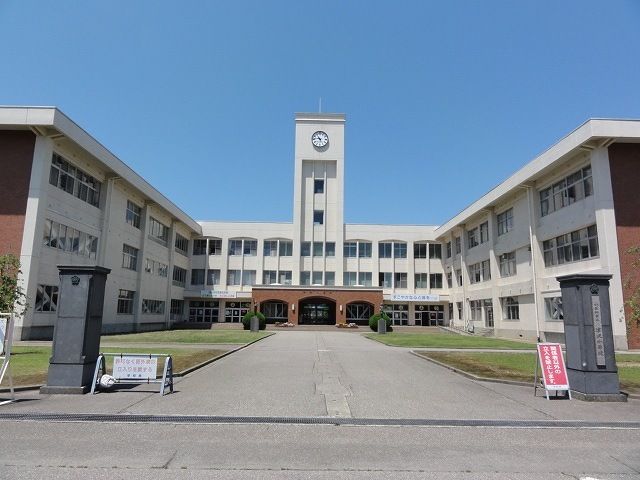 近くの津沢小学校まで450m（徒歩6分）