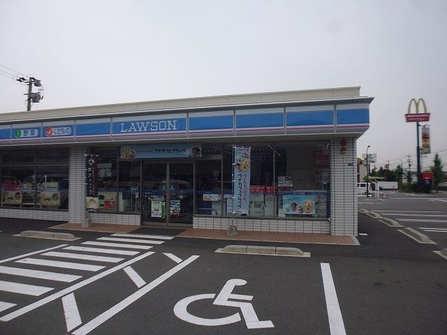 近くのローソンまで800m（徒歩10分）