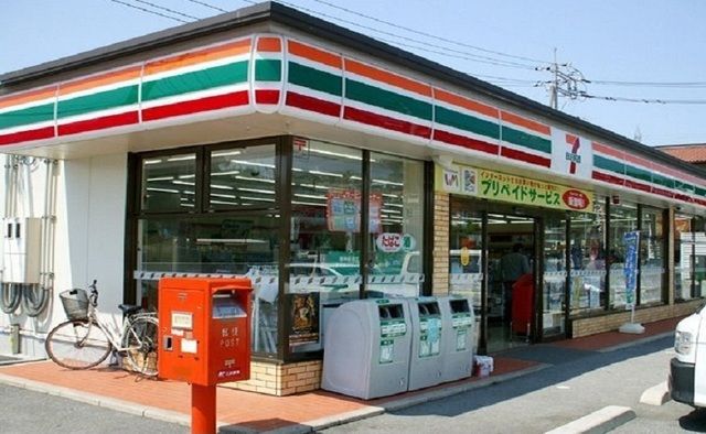近くのセブンイレブン西市店まで800m（徒歩10分）