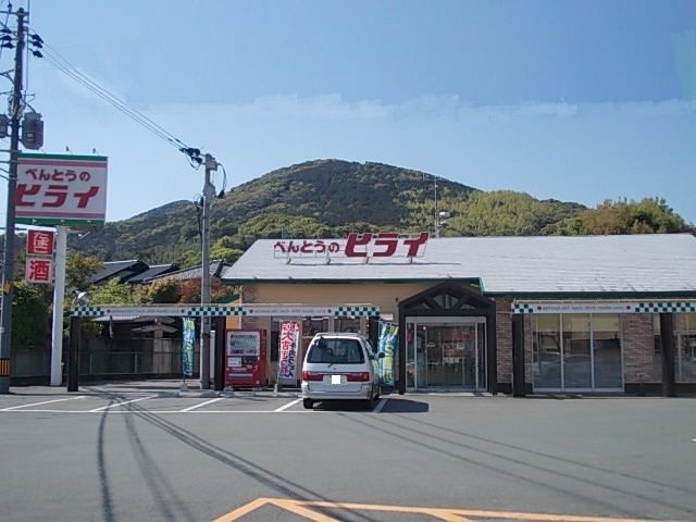 近くの飲食店まで1,600m（徒歩20分）