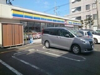 近くのミニストップまで140m（徒歩2分）