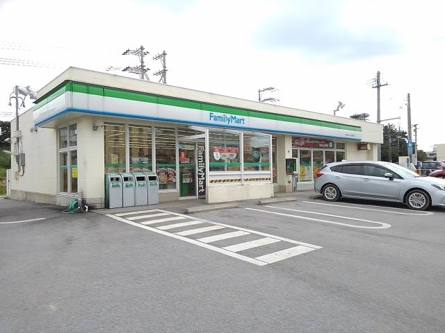 近くのファミマ名護バイパス店まで850m(徒歩11分)