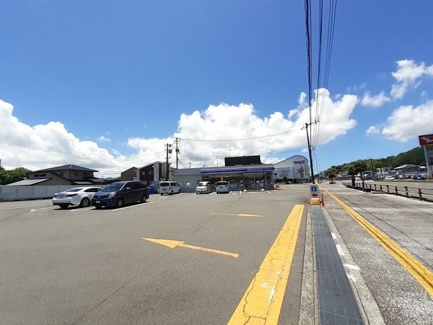 近くのローソン 四万十古津賀三丁目店まで650m（徒歩9分）