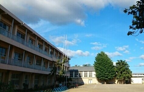 近くの山王小学校まで140m(徒歩2分)