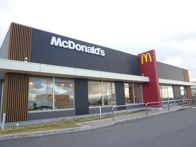 近くのマクドナルドまで1,400m(徒歩18分)
