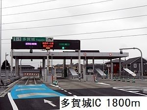 近くの三陸自動車道多賀城ICまで1,800m（徒歩23分）