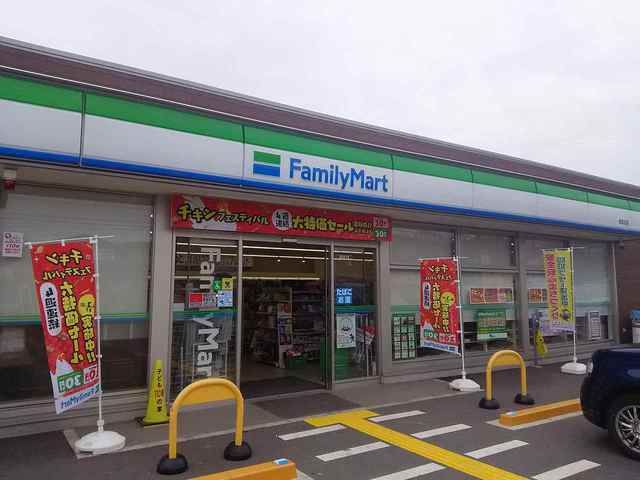 近くのファミリーマート武佐北店まで475m（徒歩6分）