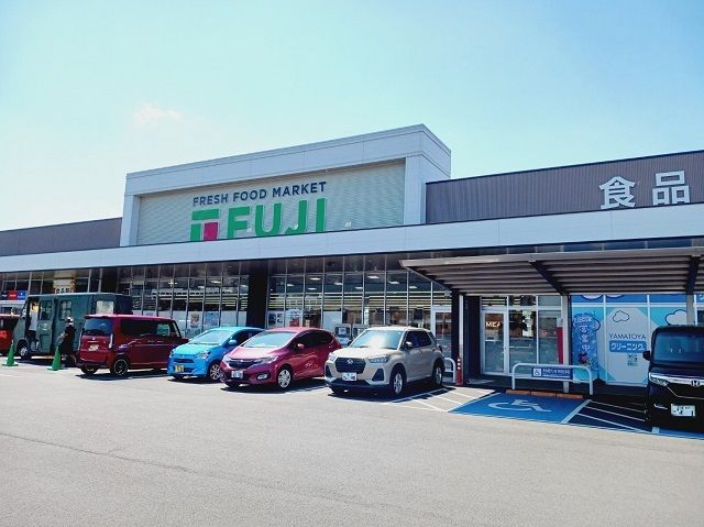 近くのフジ志津川店様まで800m（徒歩10分）