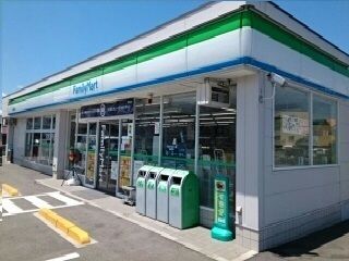 近くのファミリーマート東温見奈良店様まで400m（徒歩5分）