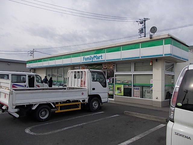 近くのファミリーマート清水北脇店まで250m（徒歩4分）