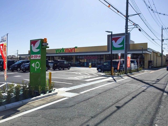 近くのヨークマート北本二ツ家店まで660m（徒歩9分）
