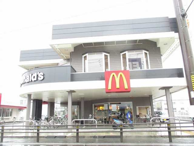 近くのマクドナルドまで210m（徒歩3分）