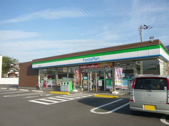 近くのファミリーマート萩生店様まで500m(徒歩7分)