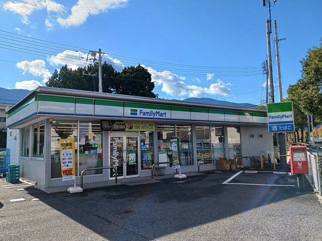 近くのファミリーマート四国中央大柏店まで528m（徒歩7分）