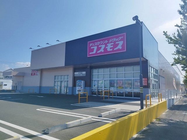 近くのドラッグストアまで450m（徒歩6分）