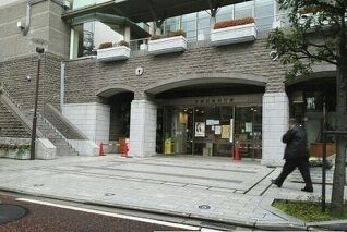 近くの多摩区役所まで740m（徒歩10分）