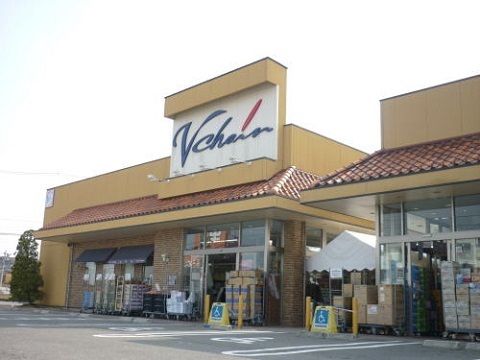 近くのブイチェーン富田東店まで1,000m（徒歩13分）