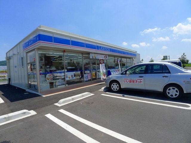 近くのローソン新田中江田店まで1,700m（徒歩22分）