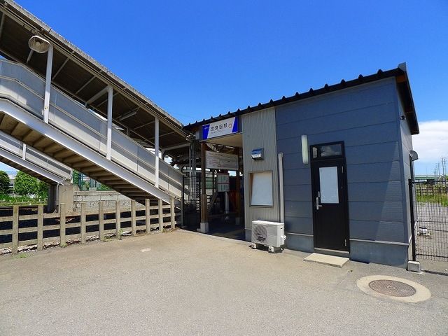 近くの世良田駅まで2,500m（徒歩32分）