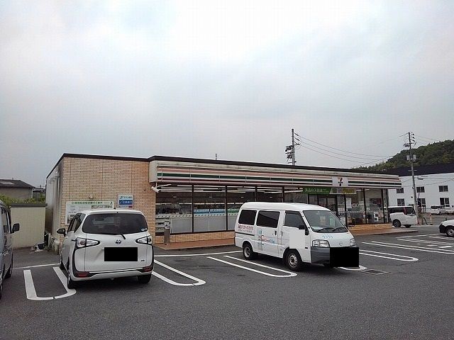 近くのセブンイレブン三原南方3丁目店まで800m(徒歩10分)