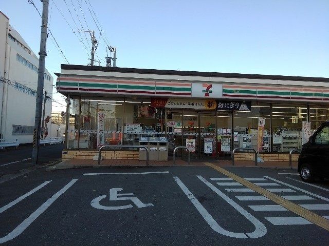 近くのセブンイレブン様まで450m(徒歩6分)