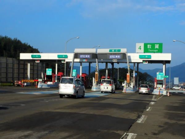 近くの敦賀インターまで1,500m（徒歩19分）