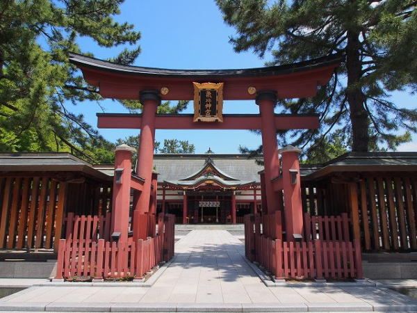 近くの気比神宮まで750m（徒歩10分）