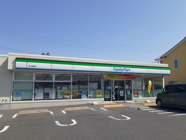 近くのファミリーマート彦崎店まで600m（徒歩8分）