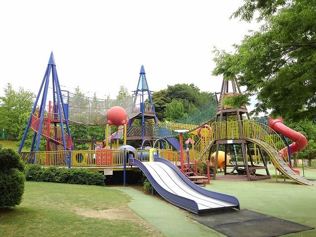 近くの鳥取県立布勢総合運動公園まで600m(徒歩8分)