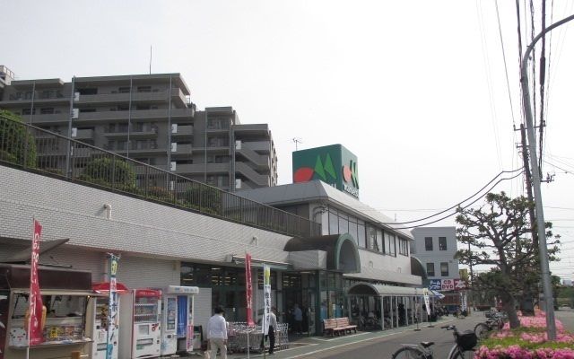 近くのマルエツ市川大野店まで450m(徒歩6分)