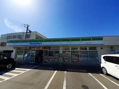 近くのファミリーマート四街道大日店まで240m（徒歩3分）