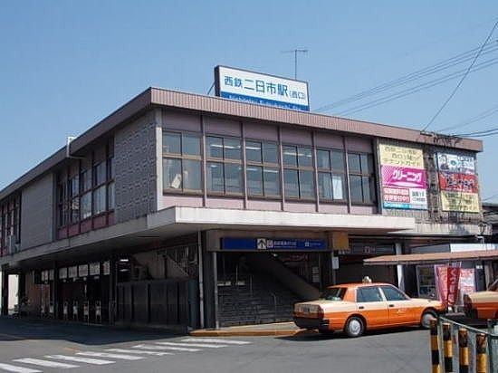 近くの西鉄二日市駅まで450m(徒歩6分)