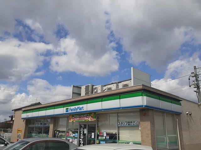 近くのコンビニまで260m（徒歩4分）