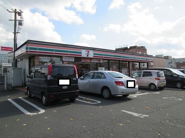 近くのセブンイレブン西都城駅前店まで500m（徒歩7分）