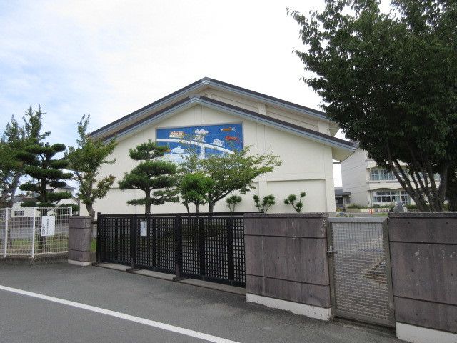 近くの大川市立宮前小学校まで140m(徒歩2分)