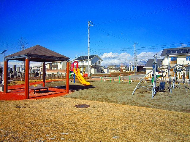 近くの近津南公園まで280m（徒歩4分）