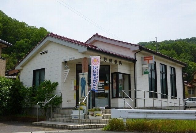 近くの荘野郵便局まで240m（徒歩3分）