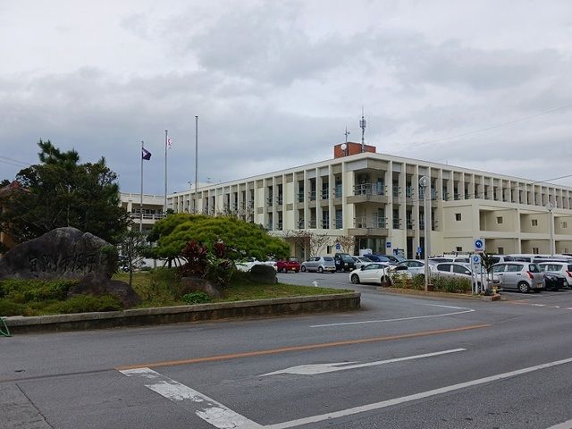 近くの宜野湾市役所まで4,500m（徒歩57分）