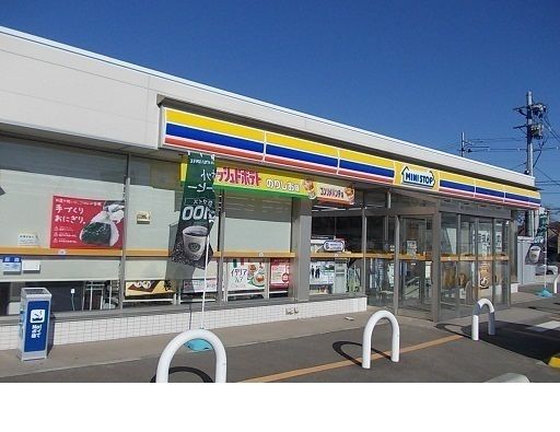 近くのコンビニまで1,200m（徒歩15分）