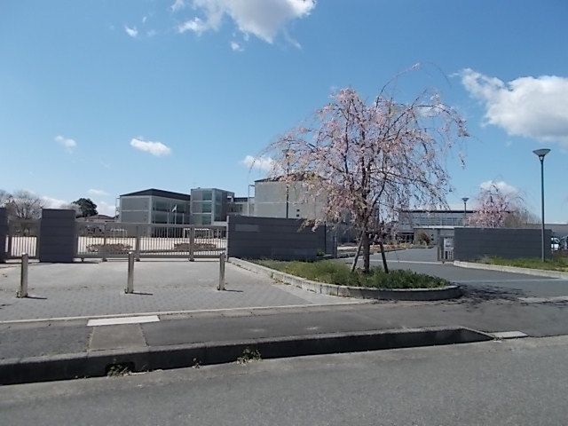 近くの石岡市立東小学校まで750m（徒歩10分）