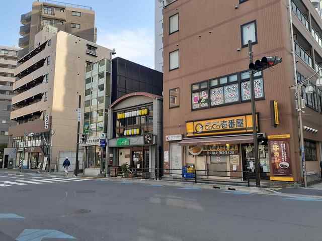 近くの飲食店まで221m（徒歩3分）