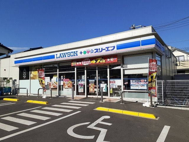 近くのローソンスリーエフまで80m（徒歩1分）