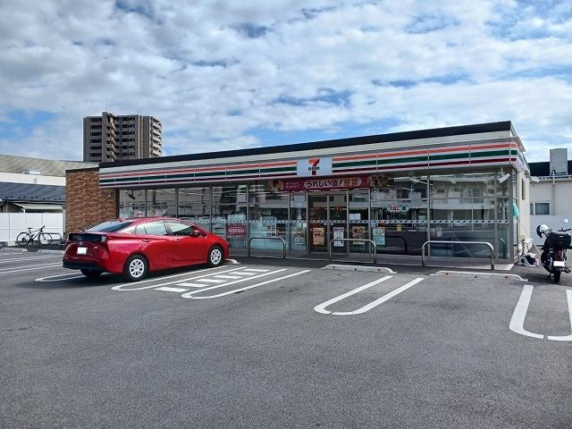 近くのセブンイレブン甲府下飯田店まで950m(徒歩12分)
