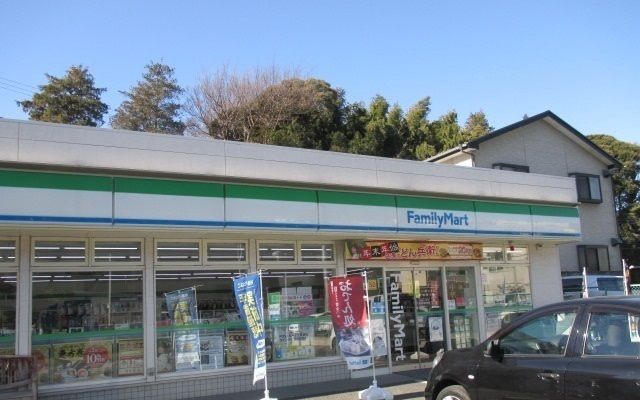 近くのファミリーマート市川大野駅前店まで1,100m（徒歩14分）