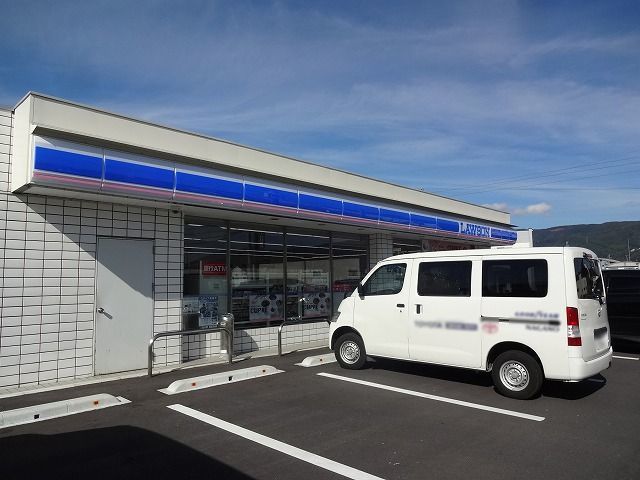 近くのコンビニまで1,100m（徒歩14分）